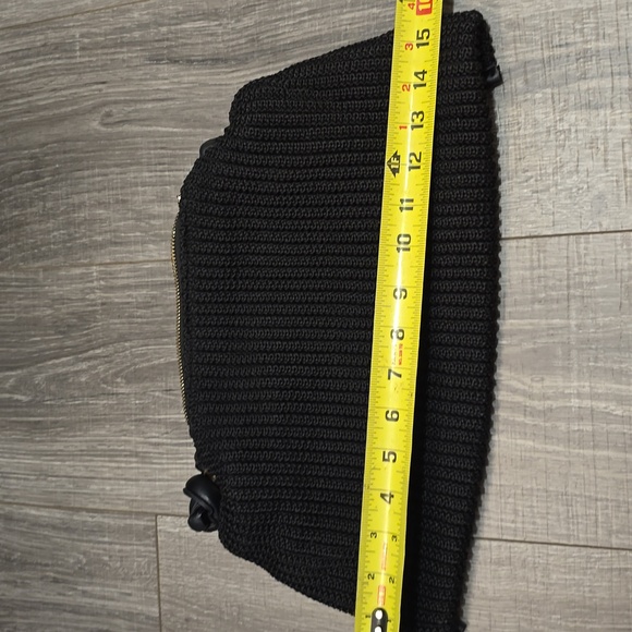 Elegant Black Knit Clutch. Exelent Used Conditon.